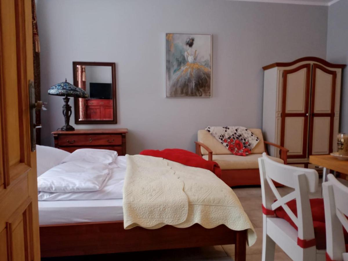 Sunny Bear Bed & Breakfast Jelenia Góra Exterior foto